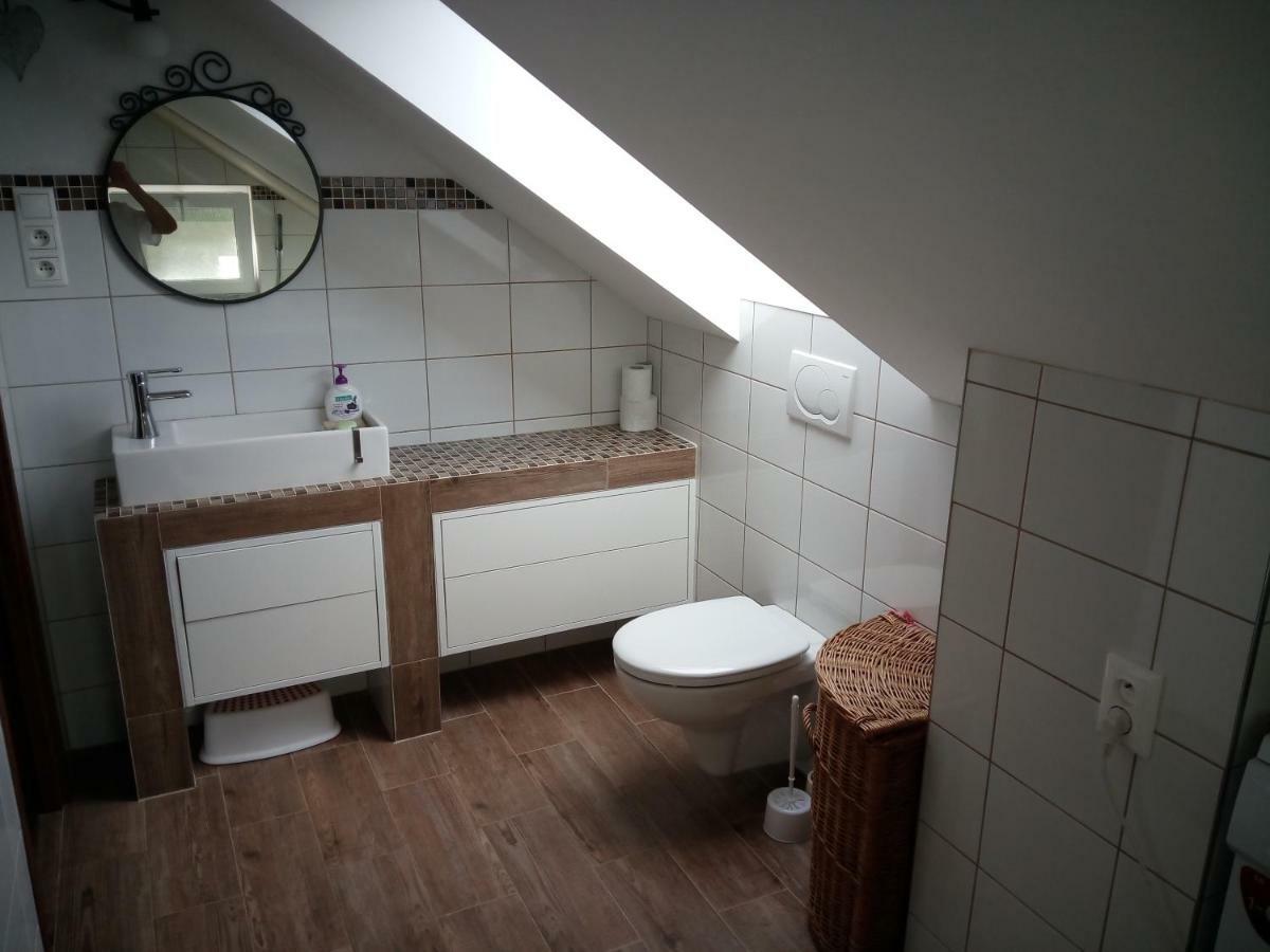 Walnut Apartment With Sauna And Pond Topoľčany Екстериор снимка