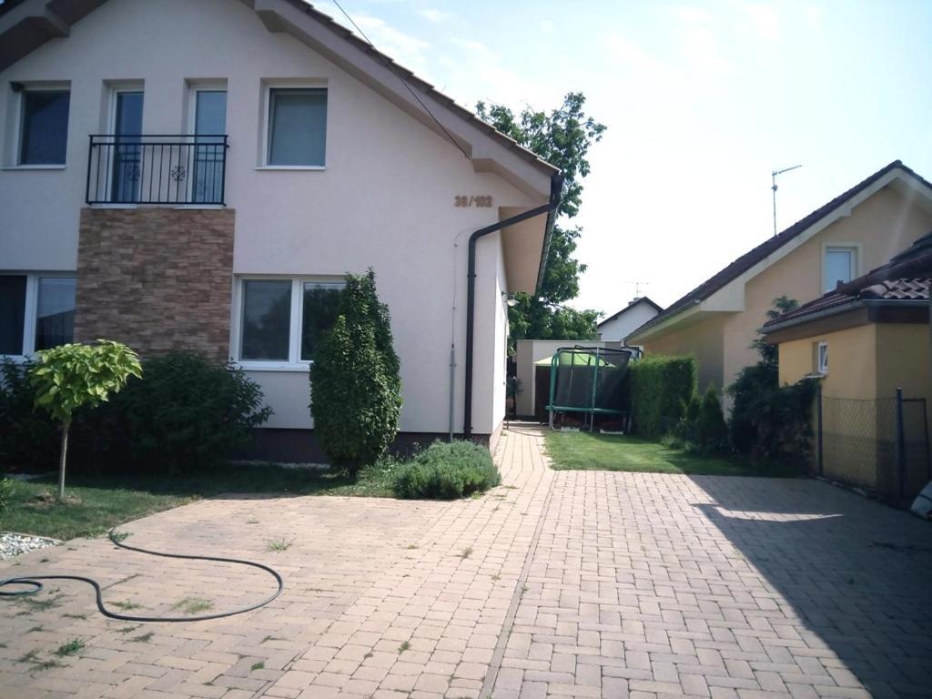 Walnut Apartment With Sauna And Pond Topoľčany Екстериор снимка