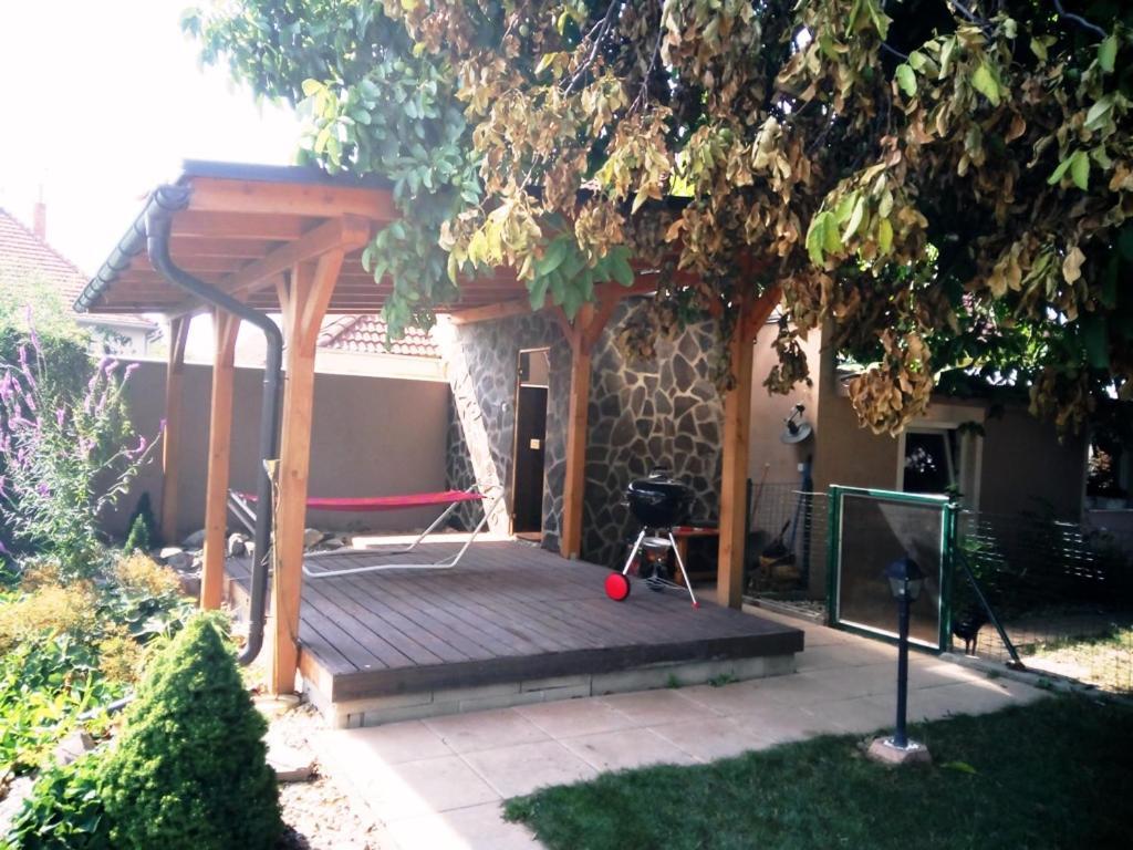 Walnut Apartment With Sauna And Pond Topoľčany Екстериор снимка